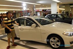 FOTO MOBIL BMW : BMW Masuk Pusat Perbelanjaan
