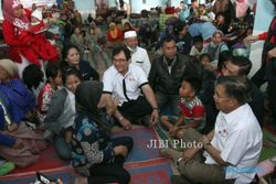 FOTO PENGUNGSI SINABUNG : JK Kunjungi Pengungsi Sinambung