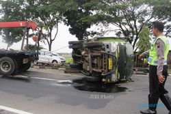 KECELAKAAN KLATEN : Truk Bermuatan Mobil Terguling di Jalan Solo-Jogja