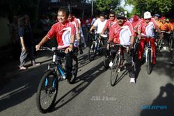 FOTO MIDER  PRAJA : Menpora Bersepeda bersama Wali Kota Solo