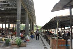 PASAR PERCONTOHAN SENTOLO : Relokasi, Pedagang Pasar Sentolo Pecah Kubu