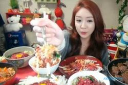 KISAH UNIK : Makan  Online Jadi Tontonan Baru di Korea Selatan