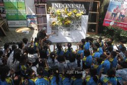 FOTO SD NAYU BARAT 2 : Indonesia Berkabung