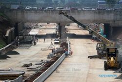 INFRASTRUKTUR JALAN SOLORAYA : Kementerian PU Targetkan Pembangunan Jalan Lingkar Pada 2016.