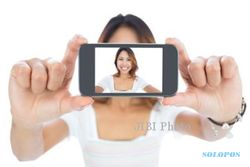 FASILITAS HANDPHONE : Ini Dia Ponsel yang Manjakan Pencinta Selfie...