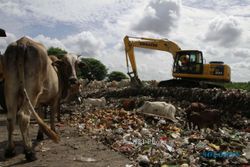 TPA PUTRI CEMPO : Pengelolaan Sampah Terganjal Regulasi