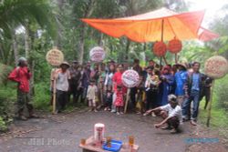 BANDARA KULONPROGO : Warga Blokade, Cegah Orang Asing Masuk Wilayah