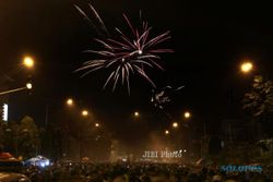 TAHUN BARU 2015 : Hore, Pemkab Gelar Pesta Kembang Api