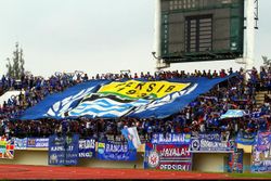 BABAK 8 BESAR IIC 2014 : Persib Bandung vs Persiram Rajaampat, Pantang Kender
