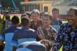 LATIHAN TIMNAS U-19 : Menpora Sampaikan Pesan SBY Agar Pemain Kelak Memegang Trofi Piala Dunia