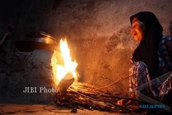 KELANGKAAN ELPIJI : Warga Pelosok Beralih ke Kayu Bakar