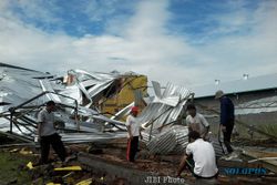 PUTING BELIUNG SRAGEN : Puting Beliung Robohkan Arena Futsal dan Atap Rumah