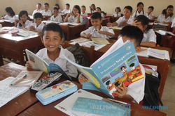 KURIKULUM 2013 : Sekolah di Kudus Boleh Pakai Buku Kurikulum Lama 