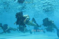 FOTO KOPASKA TNI AL : Pertempuran Bawah Air