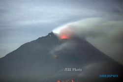 FOTO LAVA PIJAR SINABUNG : Lava Pijar Terus Mengalir dari Puncak Sinabung