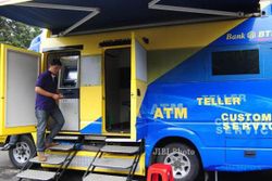 FOTO ATM MOBILE BANKING : BTN Lengkapi Diri dengan ATM Bergerak