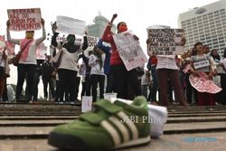 PERLAMBATAN EKONOMI : Jokowi Targetkan Buka 7,4 Juta Lapangan Kerja