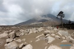 FOTO GUNUNG SINABUNG MELETUS : Inilah Penampakan Gunung Sinabung Setelah Meletus 