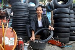 JOKOWI CAPRES : Kini Jokowi Juga Curhat, Lalu Berkokok