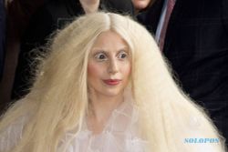 Lady Gaga Serius Gelar Konser di Luar Angkasa