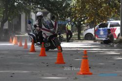 KEAMANAN BERLALU LINTAS : Siswi SMK 1 Yapemda Ikuti Pelatihan Penanaman Pola Pikir Safety Riding