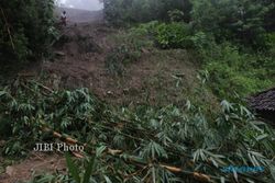LONGSOR KLATEN : Jalan dan Tebing di Tegalmulyo Longsor, 1 Orang Terluka