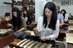 FOTO BIPA : Belajar Budaya Indonesia