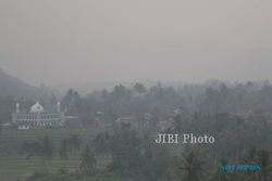 FOTO KABUT ASAP : Sumatra Barat Diselimuti Kabut Asap 
