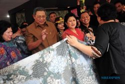 AGENDA PRESIDEN : SBY Sapa Penumpang di Stasiun Purwokerto