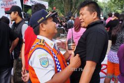 FOTO JOKOWI CAPRES : Acara Pendukung Jokowi Dibubarkan