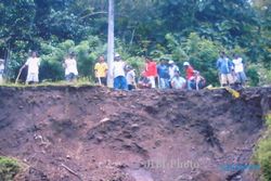 LONGSOR WONOGIRI : Tebing Longsor, Petani Desa Keloran Merugi Rp70 Juta