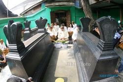 KISAH UNIK PEMILU : Caleg Ngalap Berkah di Makam Ki Gede Sala