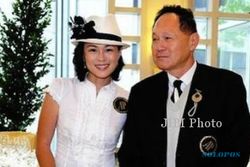 Cecil Chao Menyerah, Biarkan Putrinya Lesbian