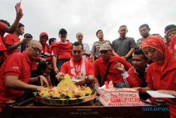 FOTO ULANG TAHUN PASOEPATI : Bimo Potong Tumpeng