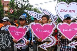 HARI VALENTINE : Puluhan Remaja Surabaya Ini Tolak Perayaan Valentine's Day