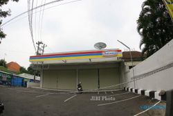 FOTO MINIMARKET INDOMARET : Akhirnya Tutup