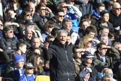 Hazard Kecam "Parkir Bus" Chelsea, Ini Kata Mourinho