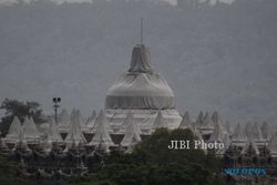 FOTO DAMPAK LETUSAN KELUD : Melindungi Candi Borobudur