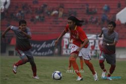 FOTO PERSIS SOLO VS MARTAPURA FC : Persis Solo dikalahkan Martapura FC 1-2