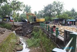Jalan Ambles di Ngawu Mulai Diperbaiki