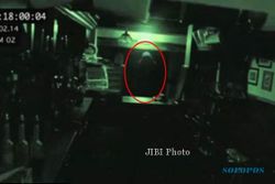 KISAH MISTERI : Hantu Bangsawan Tertangkap Kamera CCTV