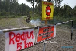  FOTO GUNUNG KELUD MELETUS : Terobos Zona Bahaya