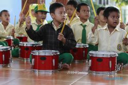 FOTO TK AISYIAH BUDI MULIA : Ekstrakuliler Drum Band