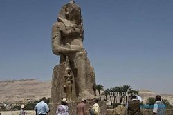 Arkeolog Luncurkan Lagi 2 Patung Raksasa Amenhotep