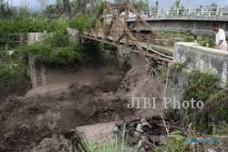 LAHAR HUJAN MERAPI : Banjir Lahar Terjang 2 Jembatan dan Pipa Air Bersih di Boyolali