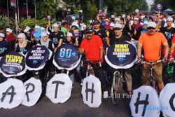 FOTO EARTH HOUR : Matikan Lampu 60 Menit Dikampanyekan