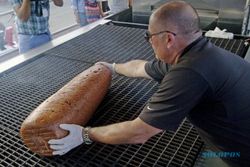 Inilah Hotdog Komersial Terbesar Dunia