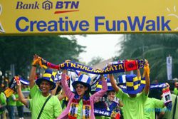 FOTO HUT KE-64 BANK BTN : Creative Fun Walk Meriahkan HUT BTN