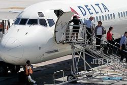 KISAH UNIK : Pertengkaran Pengantin Baru Paksa Pesawat Mendarat Darurat