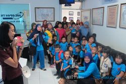 FOTO KUNJUNGAN MEDIA : PGTK Sekolah Alam Mutiara Hati Kunjungi Solopos